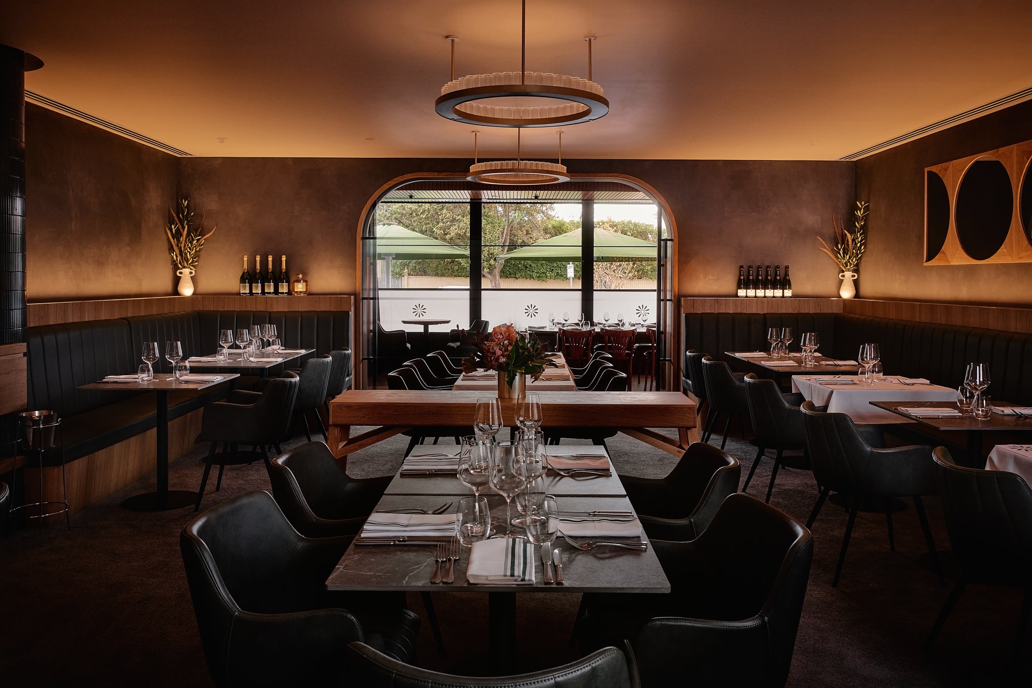 81 Bay Wine Bar & Baix Restaurant